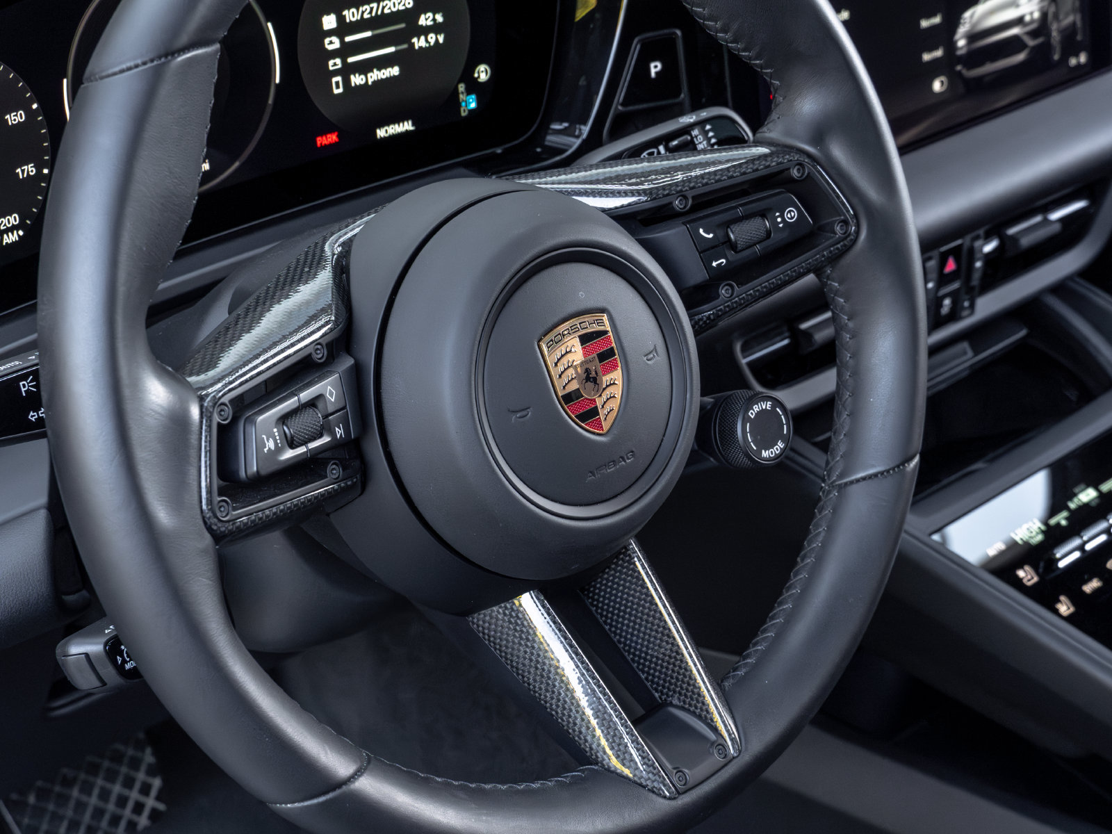 Certified 2025 Porsche Macan 4 Electric AWD/4WD image 38