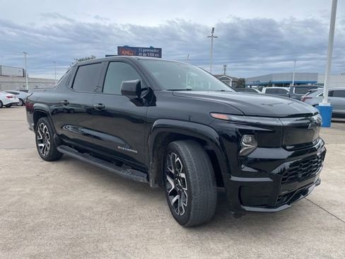 Used 2025 Chevrolet Silverado EV RST AWD/4WD image 3