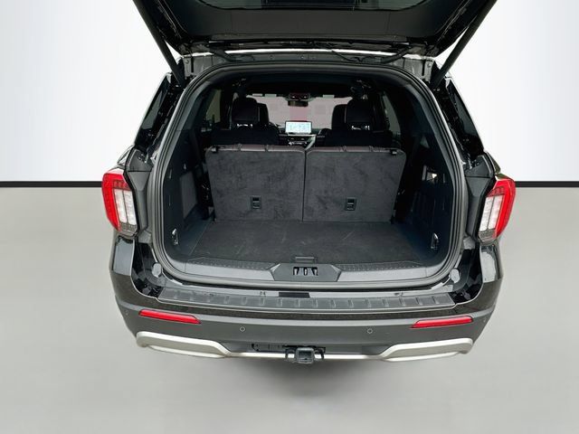 Used 2026 Ford Explorer Platinum w/ LUX Leather Package AWD/4WD image 29