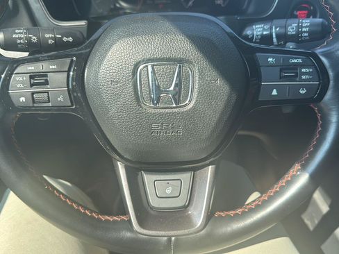 Used 2025 Honda Pilot TrailSport image 11