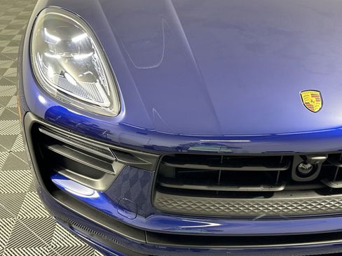 Certified 2025 Porsche Macan image 11