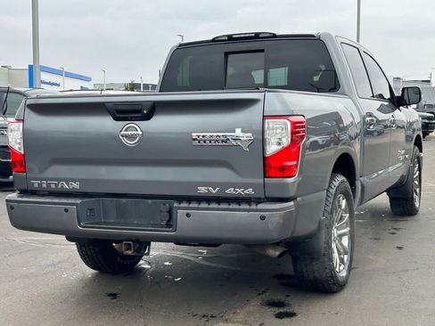 Used 2018 Nissan Titan SV w/ SV Convenience Package image 7