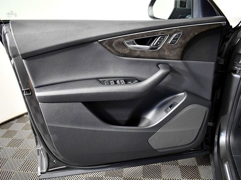 Used 2019 Audi Q8 Premium w/ Convenience Package image 16