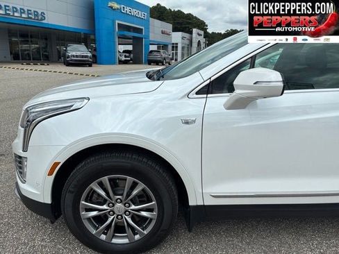 Used 2021 Cadillac XT5 Premium Luxury FWD image 2