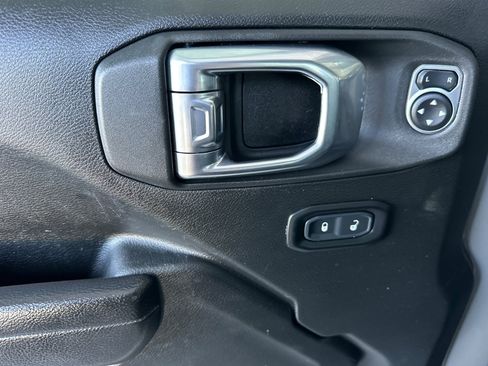Used 2023 Jeep Wrangler Unlimited AWD/4WD image 10