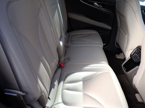 Certified 2021 Lincoln Nautilus AWD image 14