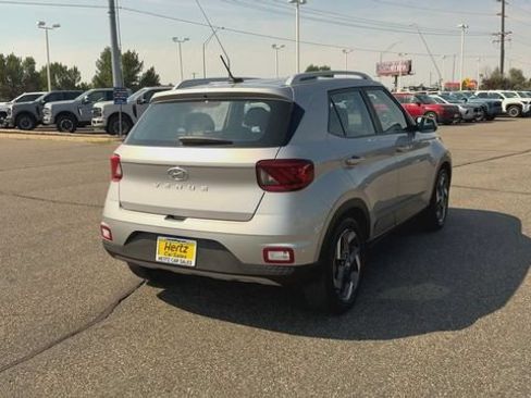 Used 2026 Hyundai Venue SEL FWD image 8