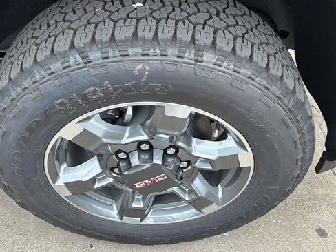 New 2026 GMC Sierra 2500 SLT w/ SLT Premium Package image 10