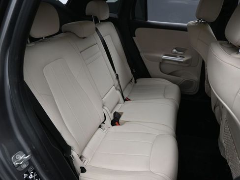 Used 2023 Mercedes-Benz GLA 250 4MATIC image 33