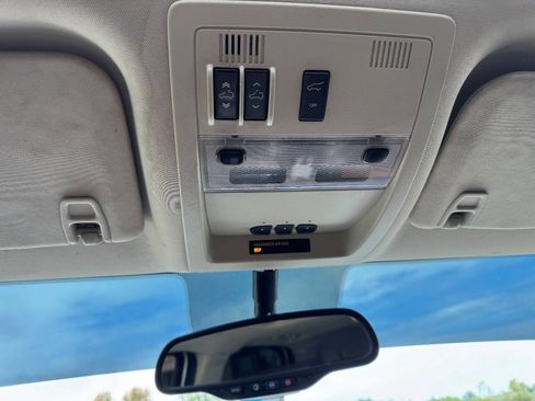 Used 2013 Cadillac Escalade Platinum image 25