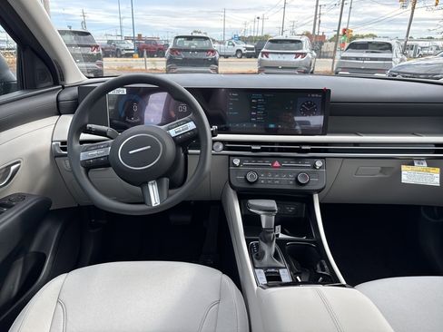 New 2026 Hyundai Tucson SE image 17