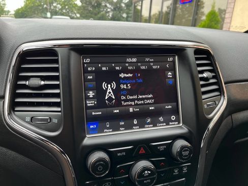 Used 2018 Jeep Grand Cherokee Altitude image 28