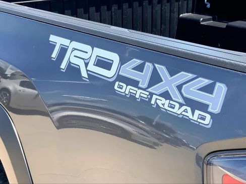 Used 2021 Toyota Tacoma TRD Off-Road AWD/4WD image 31