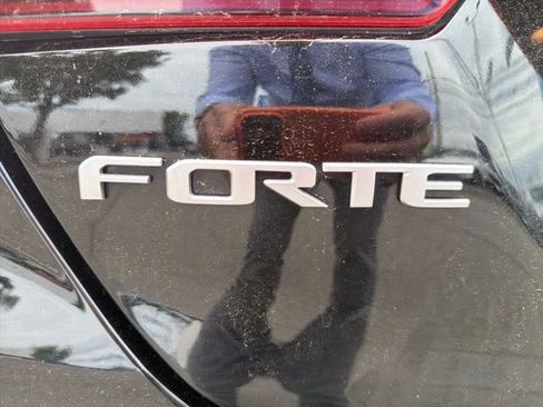 Used 2023 Kia Forte GT-Line w/ GT-Line Premium Package FWD image 7