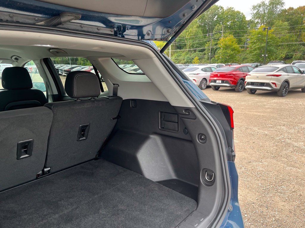 Used 2024 GMC Terrain SLE w/ Driver Convenience Package AWD/4WD image 13