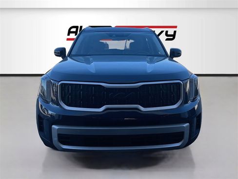 Used 2023 Kia Telluride EX w/ EX Captain's Chair Package image 2