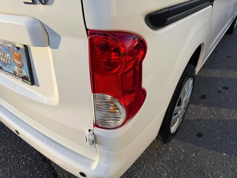 Used 2020 Nissan NV200 SV w/ Sliding Glass Door Package image 39