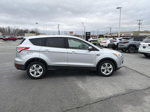 Used 2016 Ford Escape SE image 2