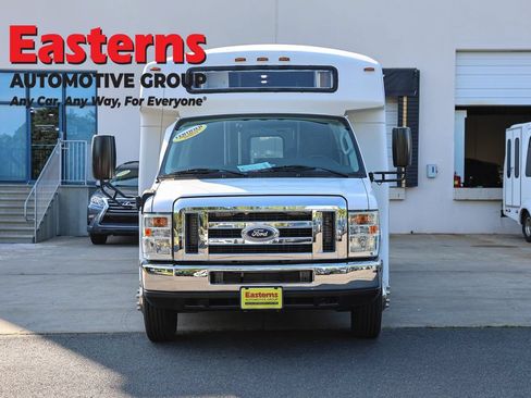 Used 2016 Ford E-450 and Econoline 450 Super Duty w/ Shuttle Bus Prep Package RWD image 2