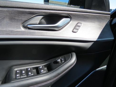 Used 2023 Jeep Grand Cherokee L Limited w/ Black Appearance Package image 7