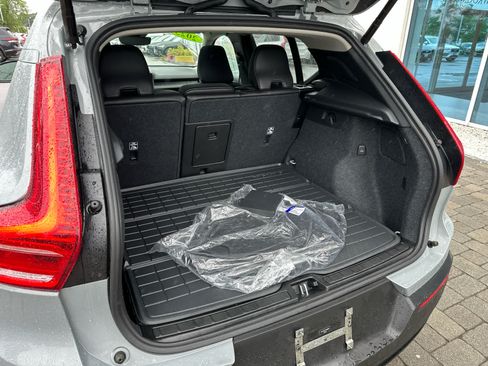 Used 2024 Volvo XC40 B5 Plus w/ Protection Package Premier AWD/4WD image 34