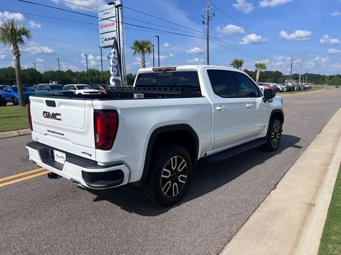Used 2023 GMC Sierra 1500 AT4 w/ Technology Package AWD/4WD image 4