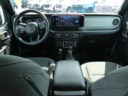 Used 2025 Jeep Wrangler Unlimited Sport AWD/4WD image 20