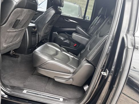 Used 2019 Cadillac Escalade ESV Platinum RWD image 31