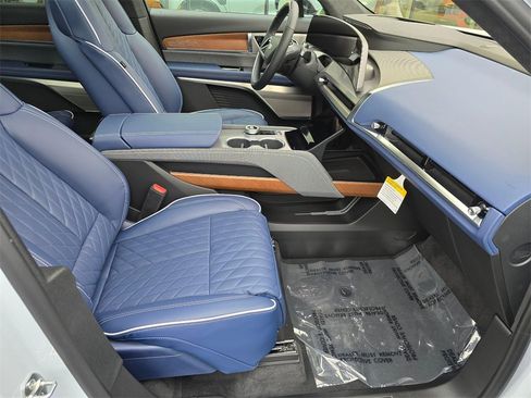 New 2026 Cadillac Vistiq Premium Luxury image 11