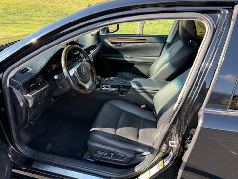 Used 2014 Lexus ES 350 w/ Luxury Package image 10