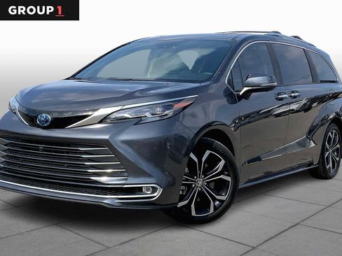 New 2025 Toyota Sienna Platinum image 1