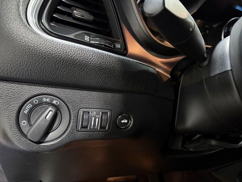 Used 2019 Dodge Challenger SXT image 34