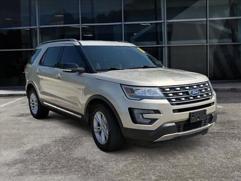 Used 2017 Ford Explorer XLT w/ Equipment Group 202A FWD image 1