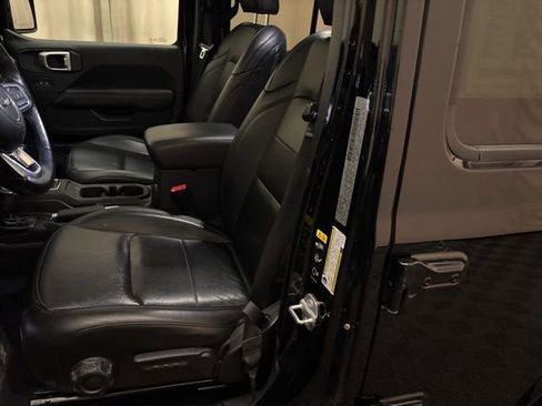 Used 2020 Jeep Wrangler Unlimited Sahara image 11