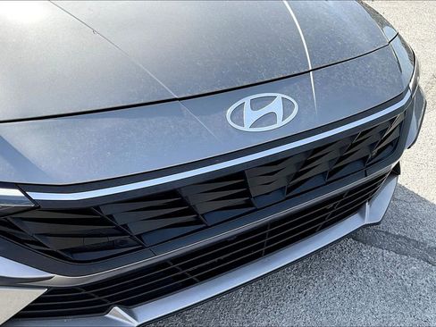 Used 2024 Hyundai Elantra SEL FWD image 30