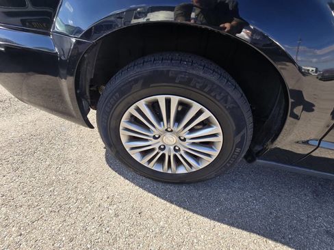 Used 2014 Chrysler Town & Country Touring-L w/ Driver Convenience Group image 38