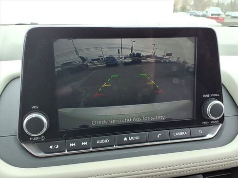 Certified 2025 Nissan Rogue SV image 30