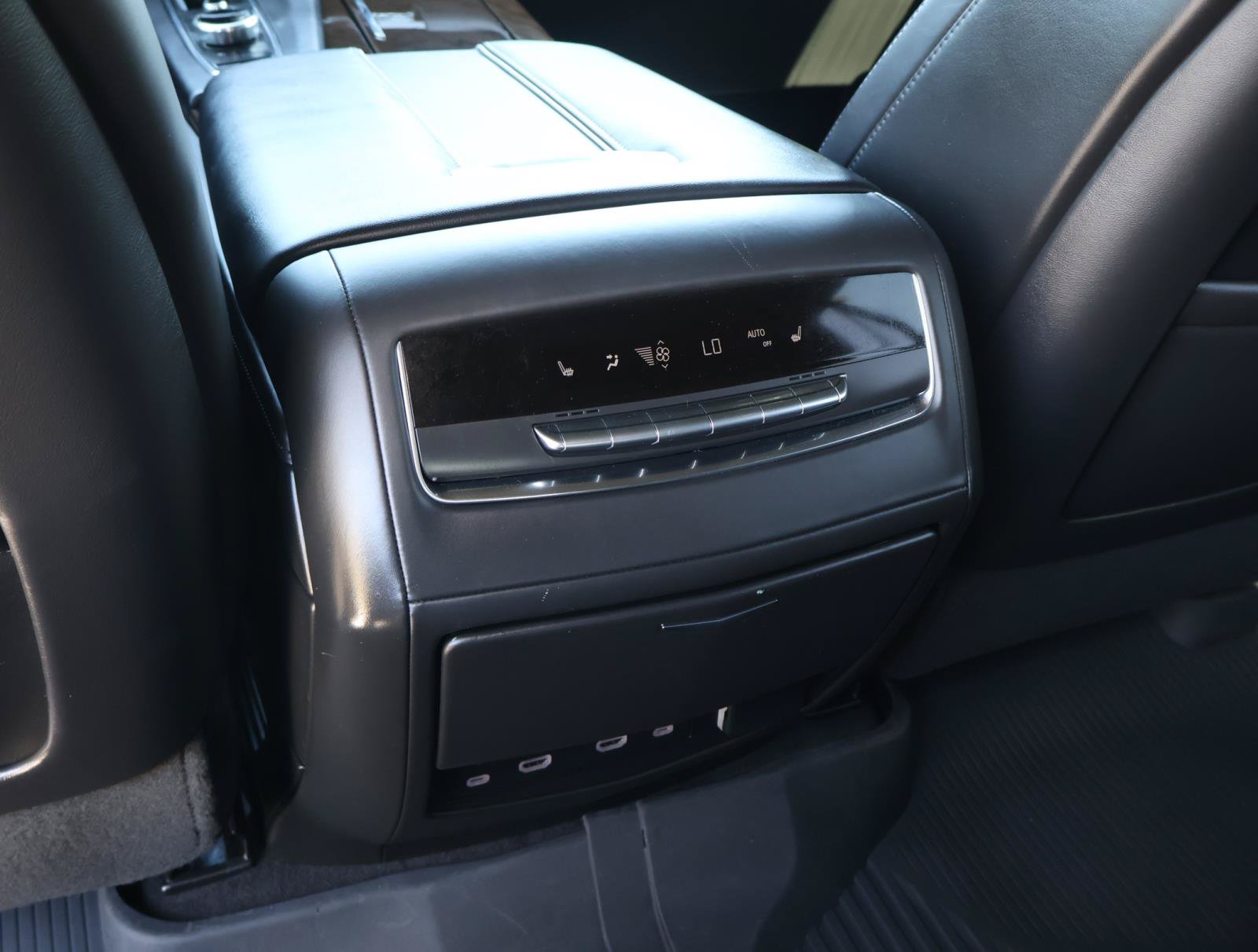 Certified 2023 Cadillac Escalade Sport Platinum w/ LPO, Floor Liner Package AWD/4WD image 19