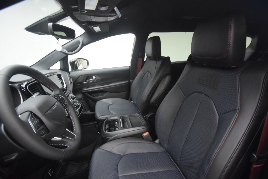 New 2027 Chrysler Pacifica Select FWD image 31
