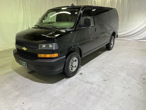 Used 2023 Chevrolet Express 3500 w/ Driver Convenience Package image 6