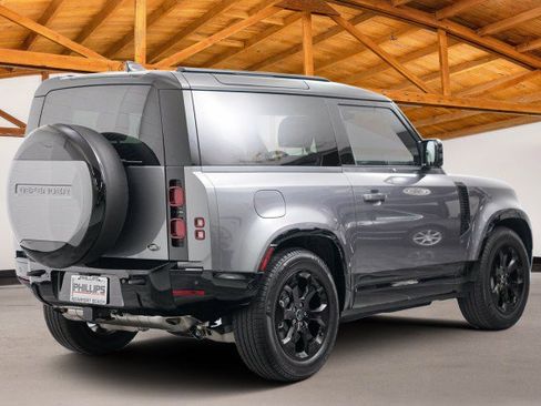 Used 2023 Land Rover Defender 90 X-Dynamic SE image 5