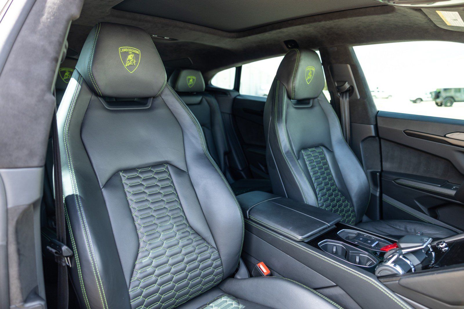 Used 2022 Lamborghini Urus AWD/4WD image 15
