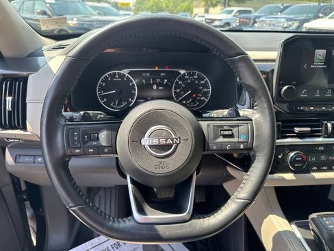 Used 2022 Nissan Pathfinder SL AWD/4WD image 19