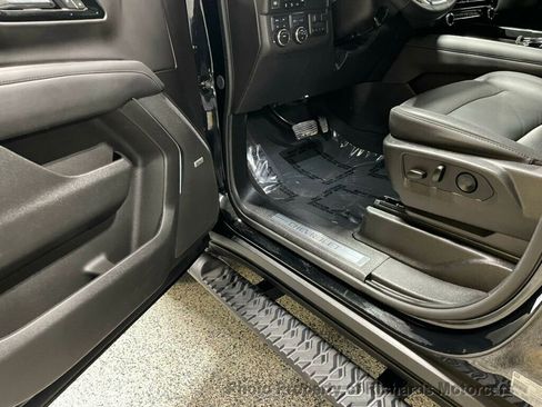 Used 2025 Chevrolet Tahoe Z71 w/ Comfort Package image 13