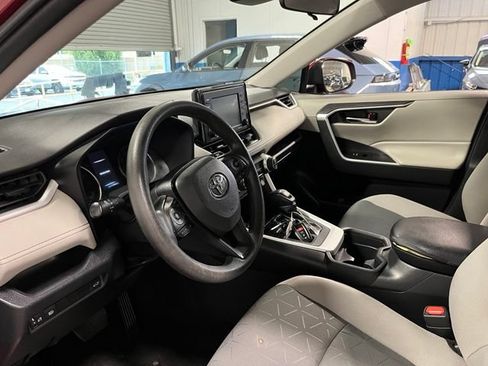 Used 2020 Toyota RAV4 XLE w/ Convenience Package FWD image 21