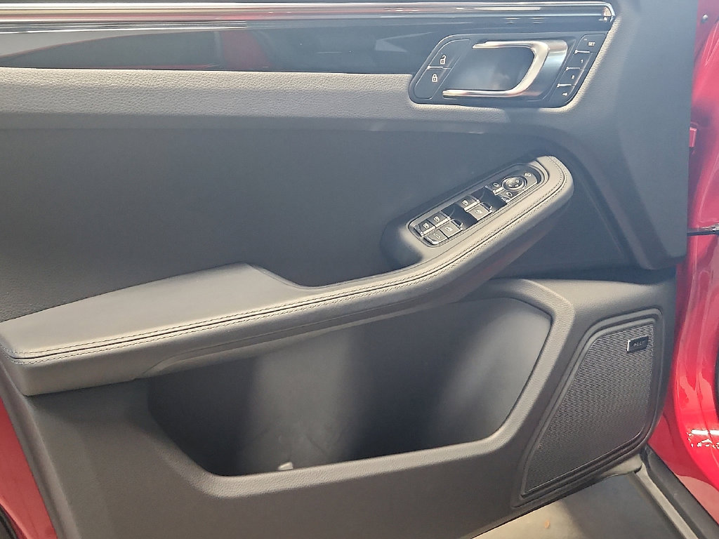 Certified 2026 Porsche Macan Turbo AWD/4WD image 13