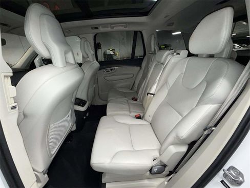 Used 2020 Volvo XC90 T6 Momentum w/ Protection Package Premier image 19