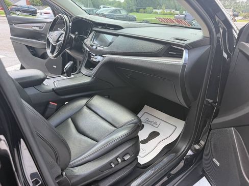 Used 2018 Cadillac XT5 Luxury w/ Driver Awareness Package FWD image 13