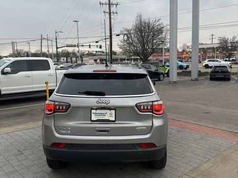 Used 2018 Jeep Compass Latitude w/ Popular Equipment Group image 11