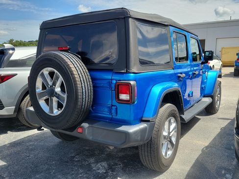 Used 2022 Jeep Wrangler Unlimited Sahara AWD/4WD image 6